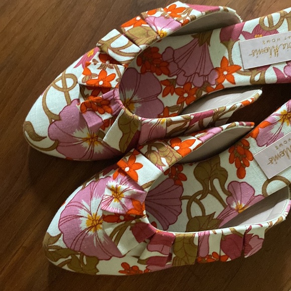 Olivia Morris at Home Blossom Frill Sippers in Canvas Floral - Picture 8 of 8